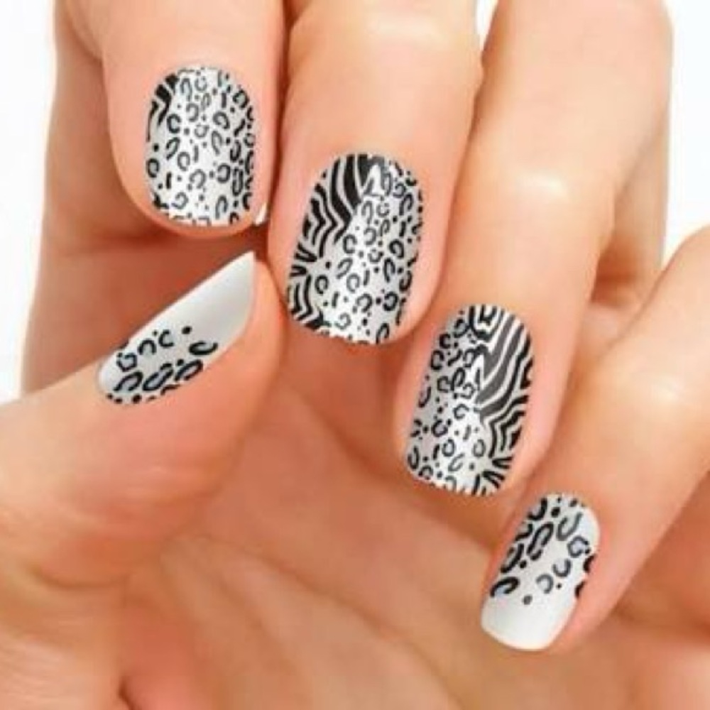 Color Street Monochrome Safari Nail Wraps